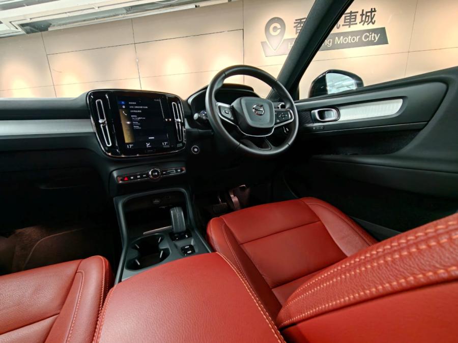 XC40 T4 MOMENTUM - Image 5